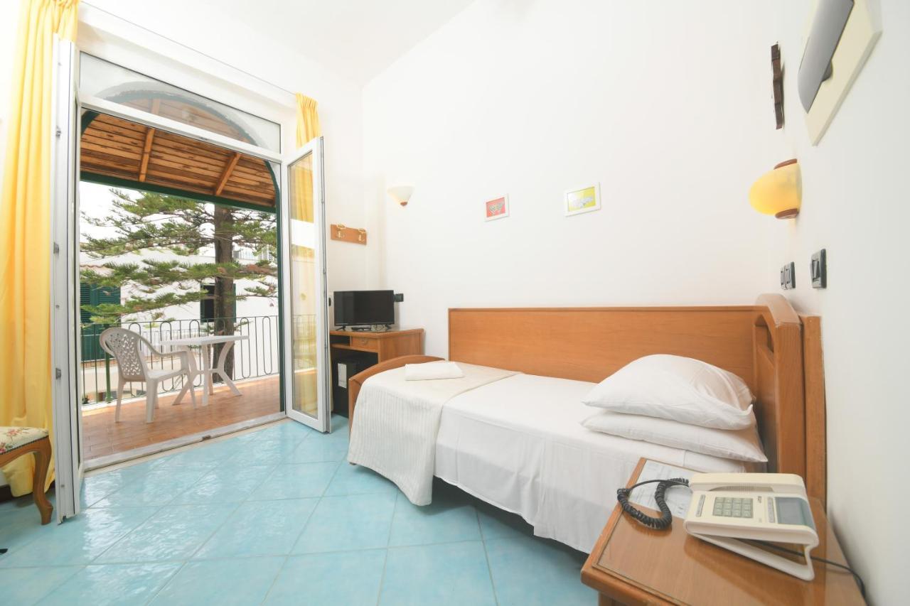 Hotel Pineta Ischia Dış mekan fotoğraf
